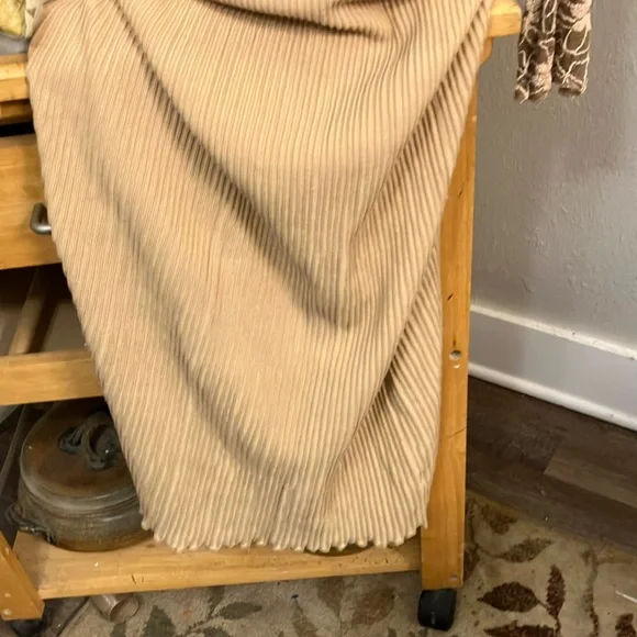Elegant Free People Tan Maxi!! Great Details Looks Amazing On!! - Picture 6 of 11
